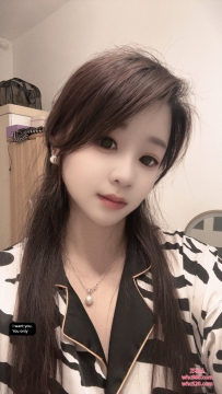 白云飞翔公园巨乳钢琴老师 - 小桃子