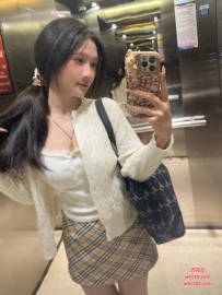 白云极品嫩妹初下海可外出--佳佳